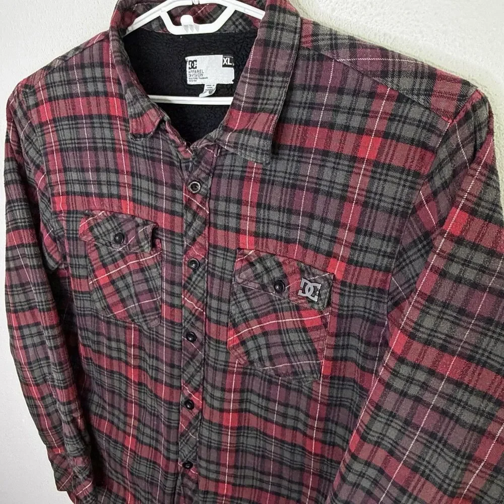 DC Shoes Sherpa Lined Flannel Jacket Plaid Red Gray Button Up Men’s XL